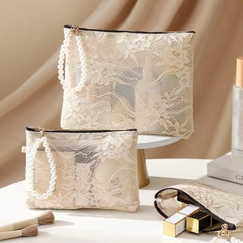 Kosmetiktasche aus Spitze mit Perlen-Handgelenkschlaufe und halbtransparentem Design, perfekt für die Aufbewahrung des täglichen Make-ups und für den Reisegebrauch. – Detail 5