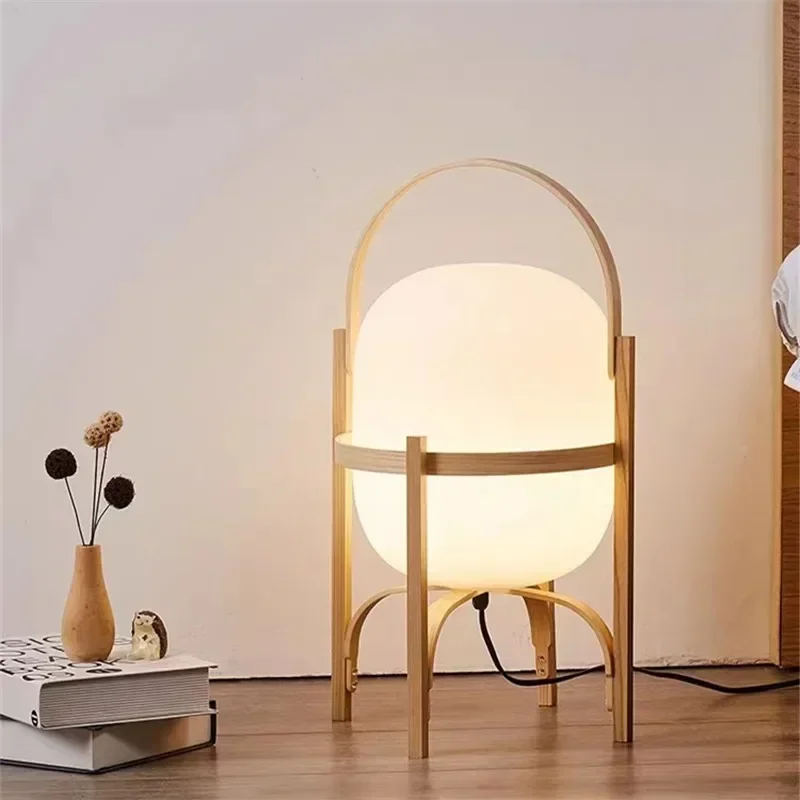 Lampe Autoportante en Bois au Design Artistique Moderne, Luminaire Décoratif d'Nik, Idéal pour un Salon, une Chambre à Coucher ou un Bureau