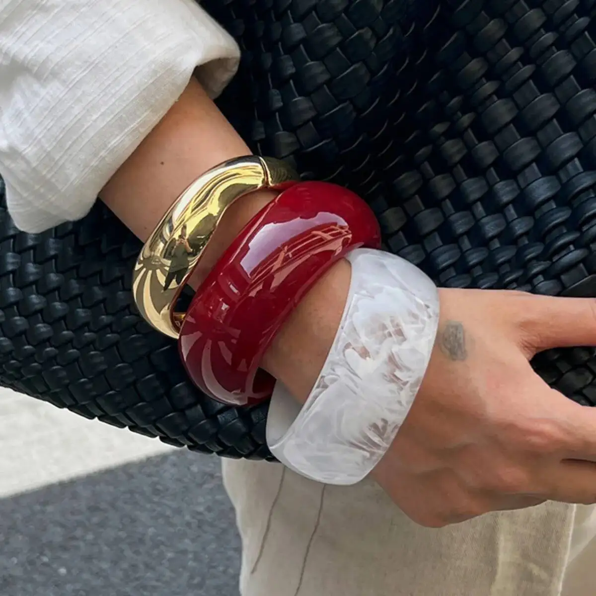 

KunJoe 3 Styles Elegant Round Resin Acrylic Thick Wide Bangle Bracelet for Women Simple Geometric Big Bangle Lady Charm Jewelry