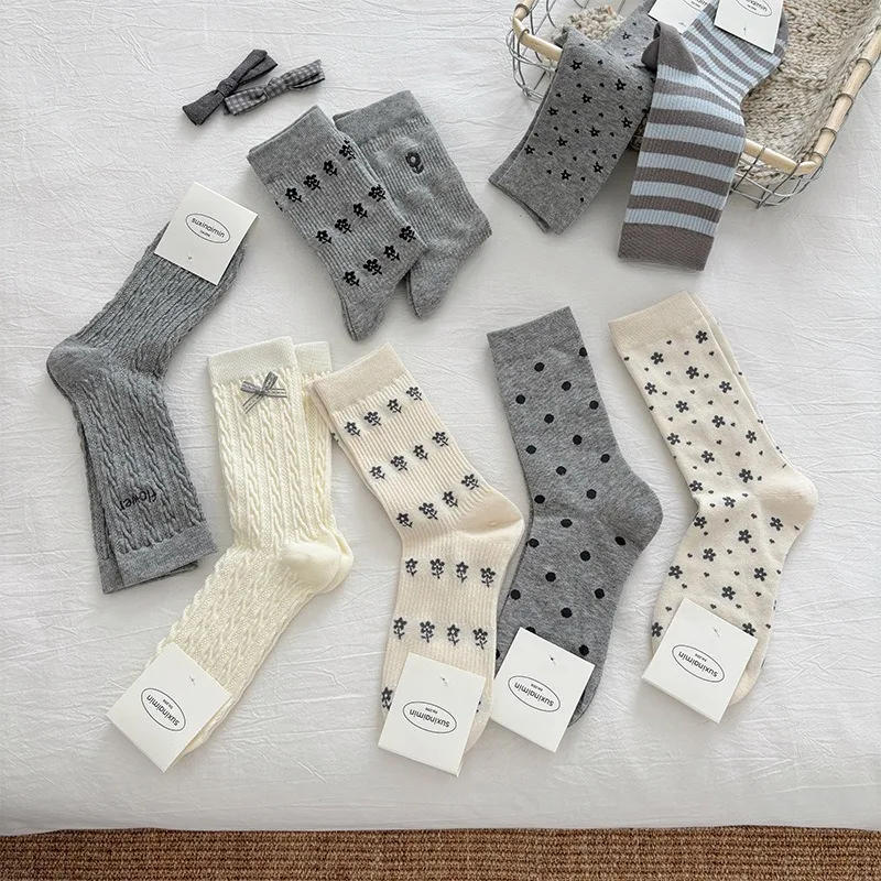 6켤레 2025 그레이 양말 세트 디자이너 여성용 미드 튜브 코튼 양말 여성 가을 겨울 꽃 리본 롱 양말 고품질