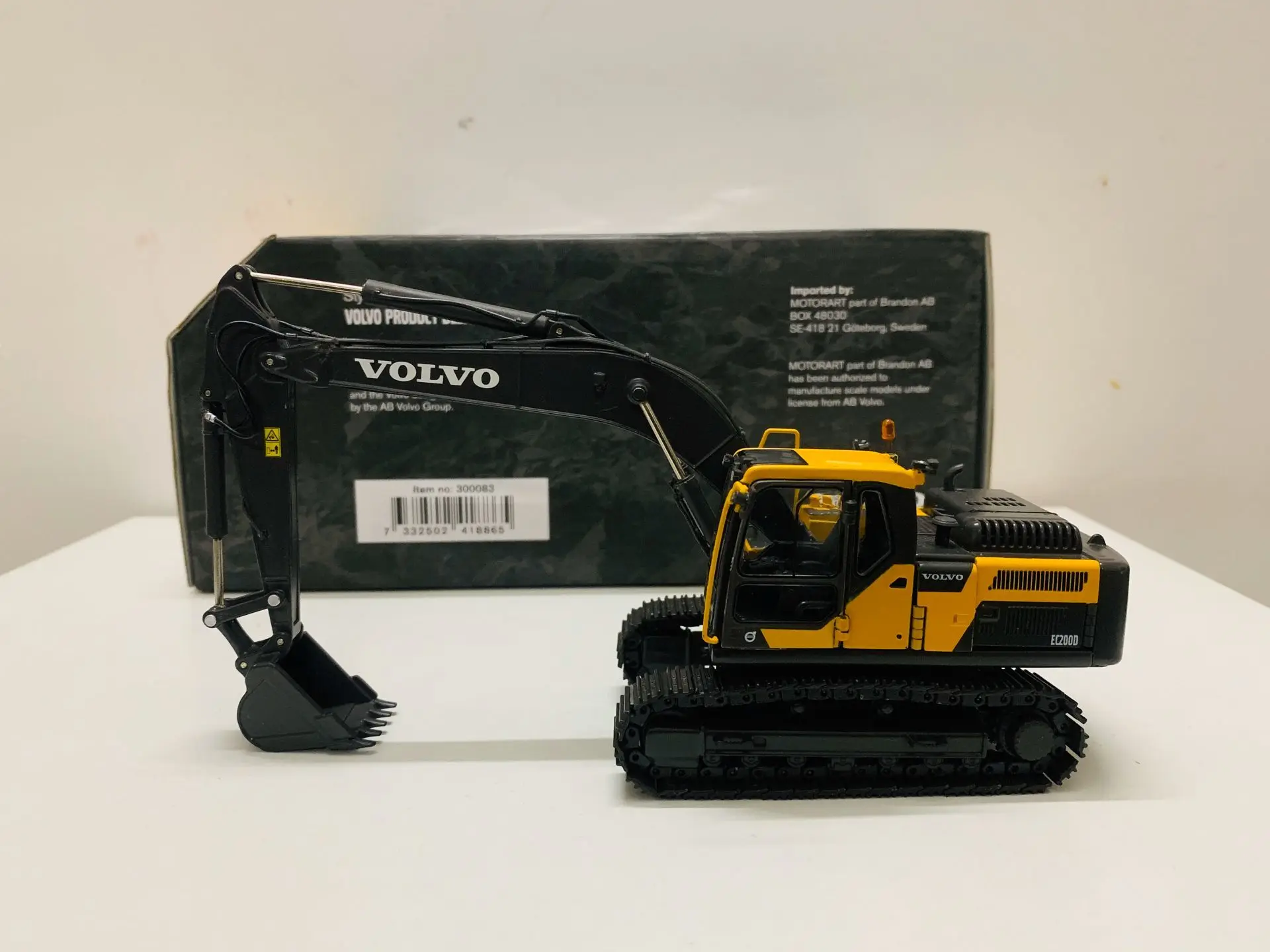 

EC200D Crawler Excavator 1/50 Scale Die-Cast New in Original Box