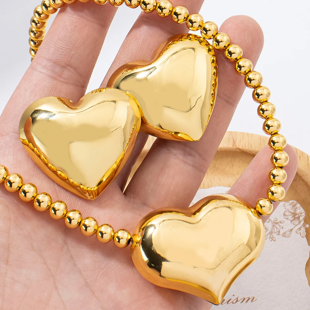 YM Perlenkette mit Herz-Ohrringen, dreidimensionales herzförmiges, vergoldetes Schmuckset, Accessoires für den täglichen Büroalltag von Frauen. – Detail 3