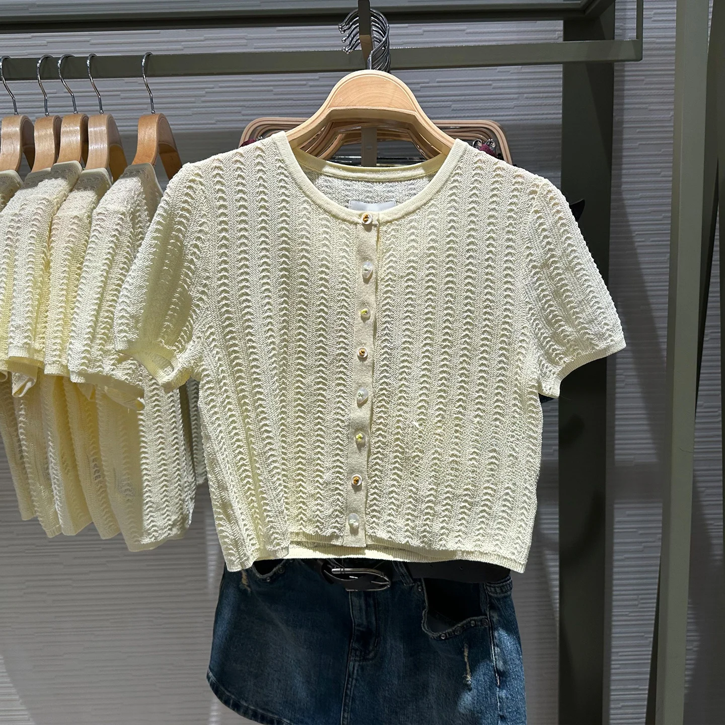 

URZA Women's Knitted ort Sve Cardigan Dopane Texture Button Casual Sle round Ne ort Length Faion Autumn 2025