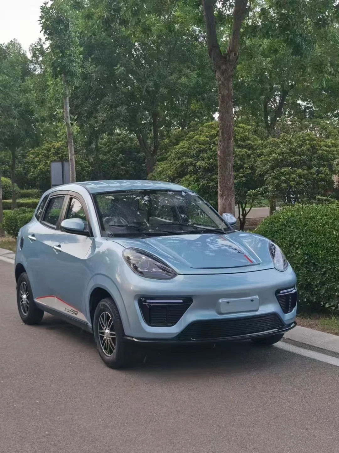 New energy electric vehicles, closed mini family lithium-ion vehicles