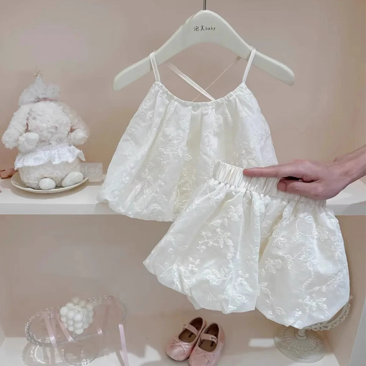 

Girls Embroidered Jacquard White Shorts Set Vacation Style Korean New Baby Girls' Summer Backless Tank Top Loose Short