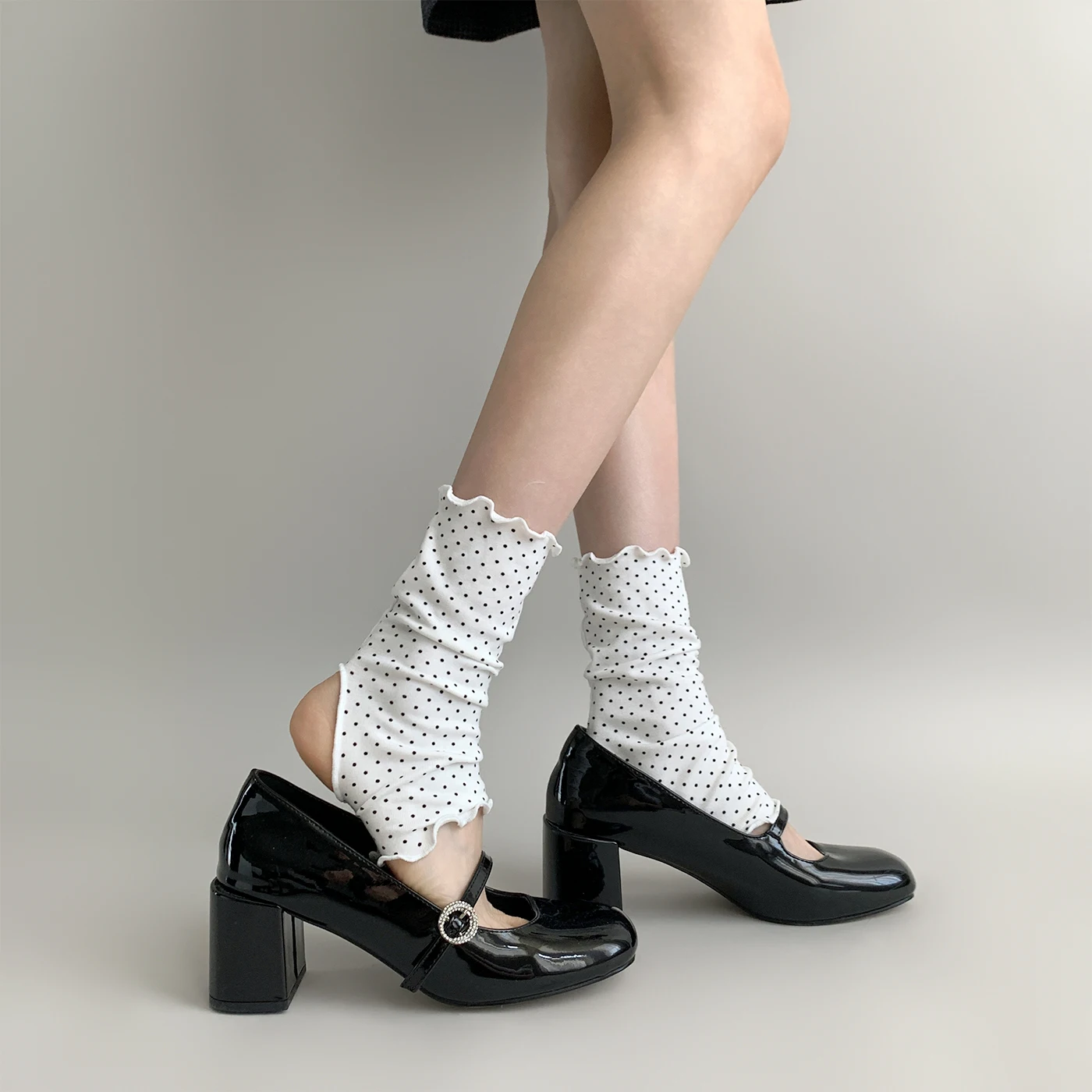 

JK Sweet Girl Ruffle Socks Leg Warmers Korean Polka Dot Medium Tube Socks Foot Cover Lolita Leg Warmers Black White Long Socks