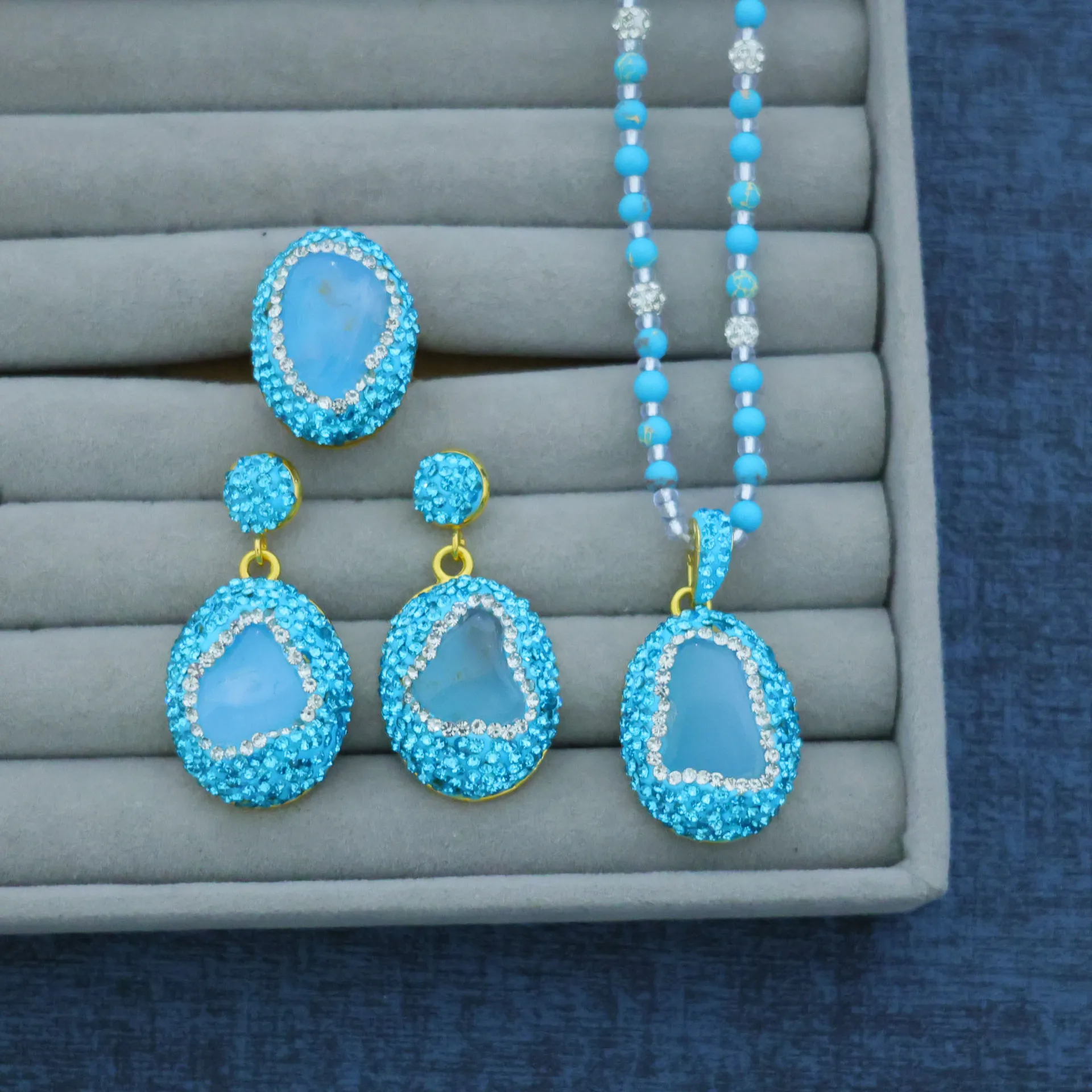 

DIY accessories Natural blue chalcedony raw ore special-shaped inlay natural blue crystal handmade design jewelry crystal three-