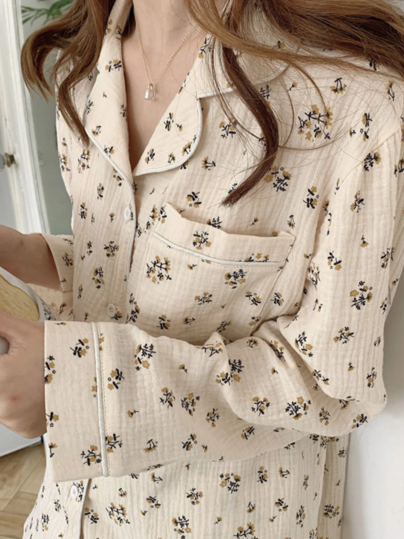 2-Piece Set of Women\'s Wrinkled Pastoral Style Floral Lapel Cardigan Loose Girl Sweet Autum Pajamas Set