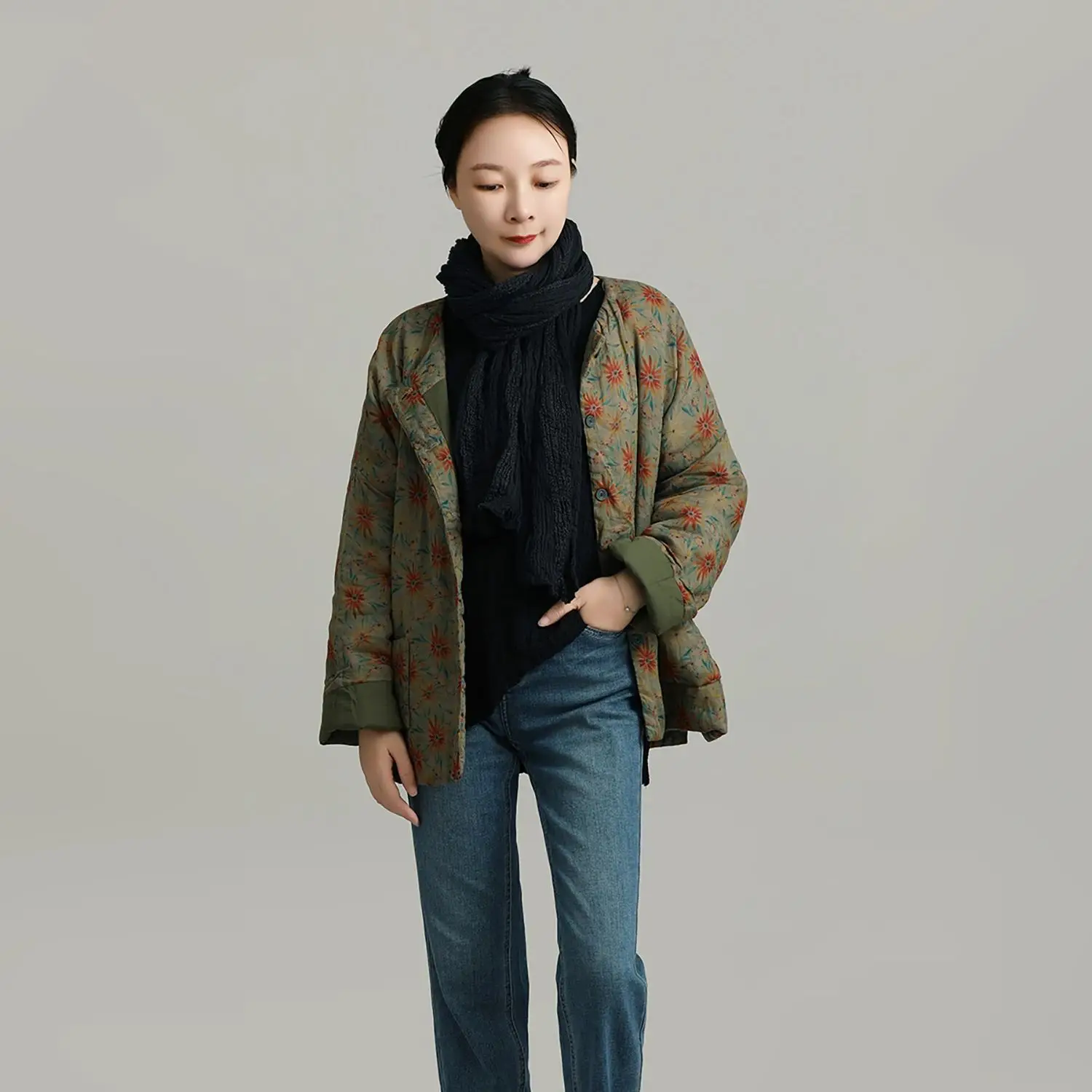 

LZJN Стильная женская зимняя куртка с цветочным принтом в стиле ретро. Особенности круглого выреза, свободного покроя, карманов и обеспечивает разумное тепло.