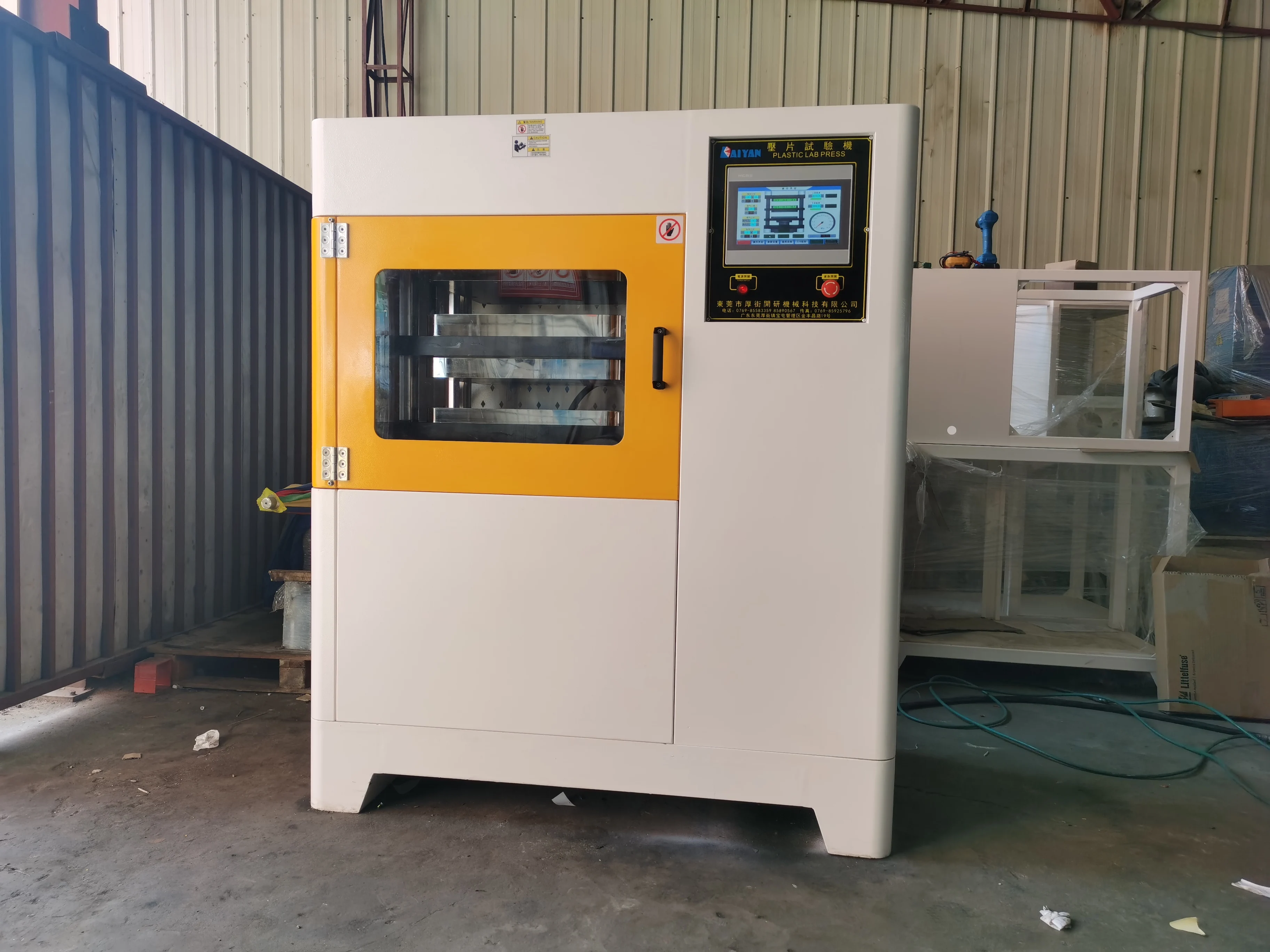 Piccola pressa per materiale polimerico in plastica siliconica di gomma per vulcanizzazione