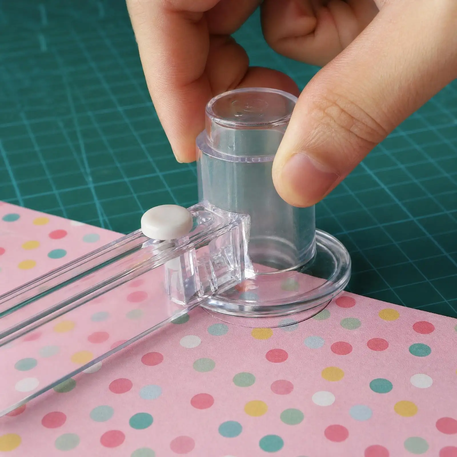 Adjustable Plastic Circle Cutter for Sign Making Workspace Round Paper Cutting Tool with Stable Base and Easy Positioning Design