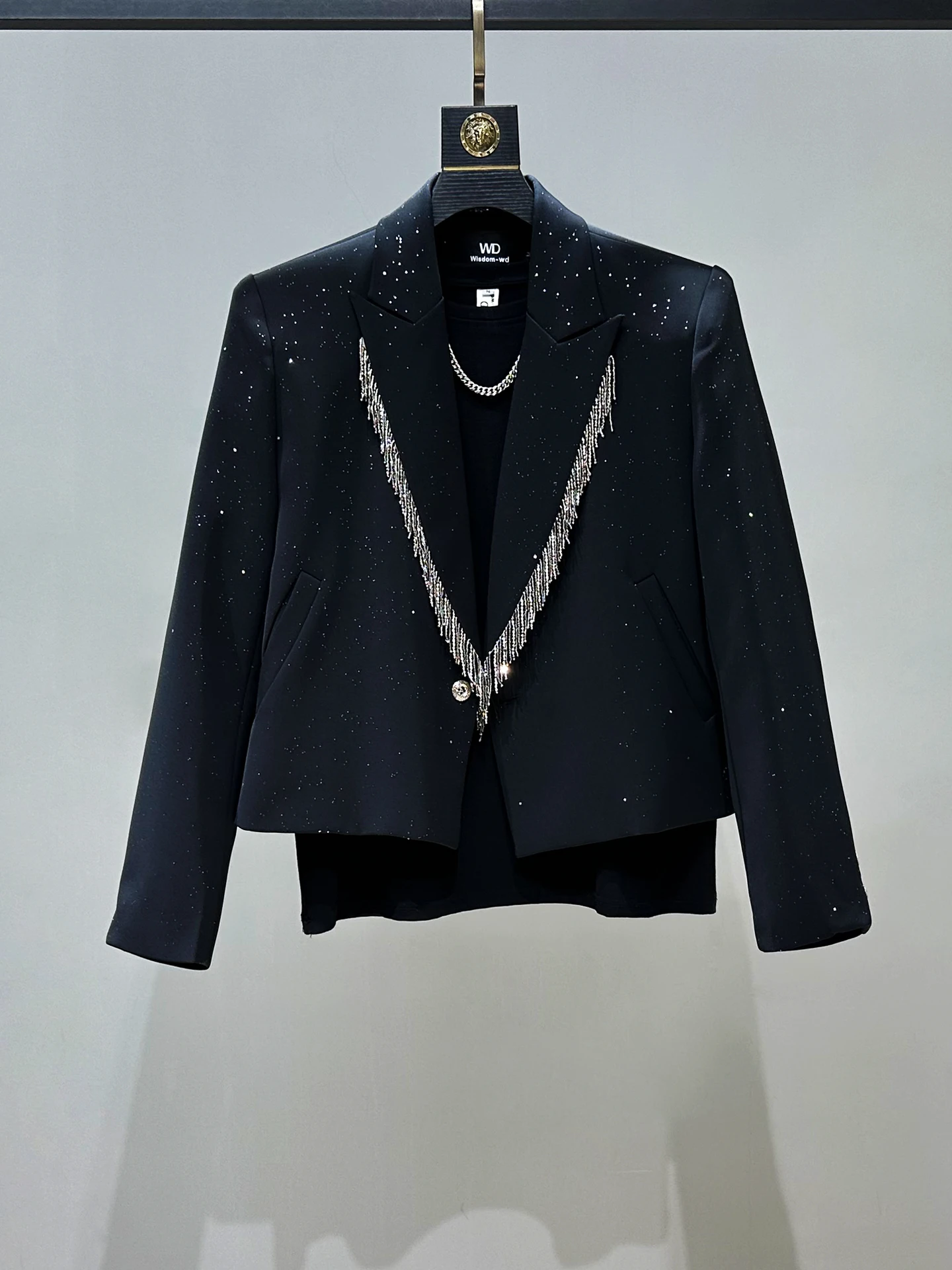 

Мужской пиджак оригинального дизайна с бисерными бахромами и золотыми вышитыми нашивками на плечах, модная повседневная одежда для весенне-осеннего сезона