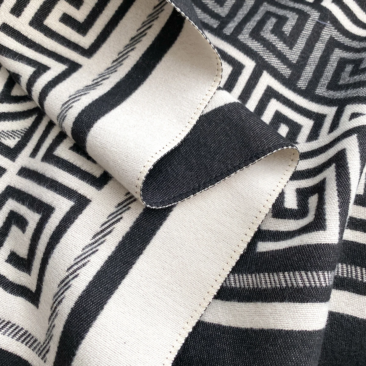 Winter Frauen Luxus Marke Imitation Kaschmir Schals Dicke Warme Schal Plaid Jacquard Weichen Weiblichen Bufanda Pashmina Poncho Schal – Detail 4