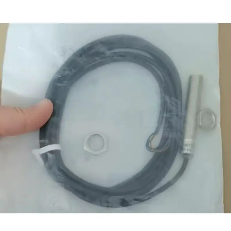 New IME2S12-04B4DW2 Safety Switch Sensor 1091945 Quick Shipping
