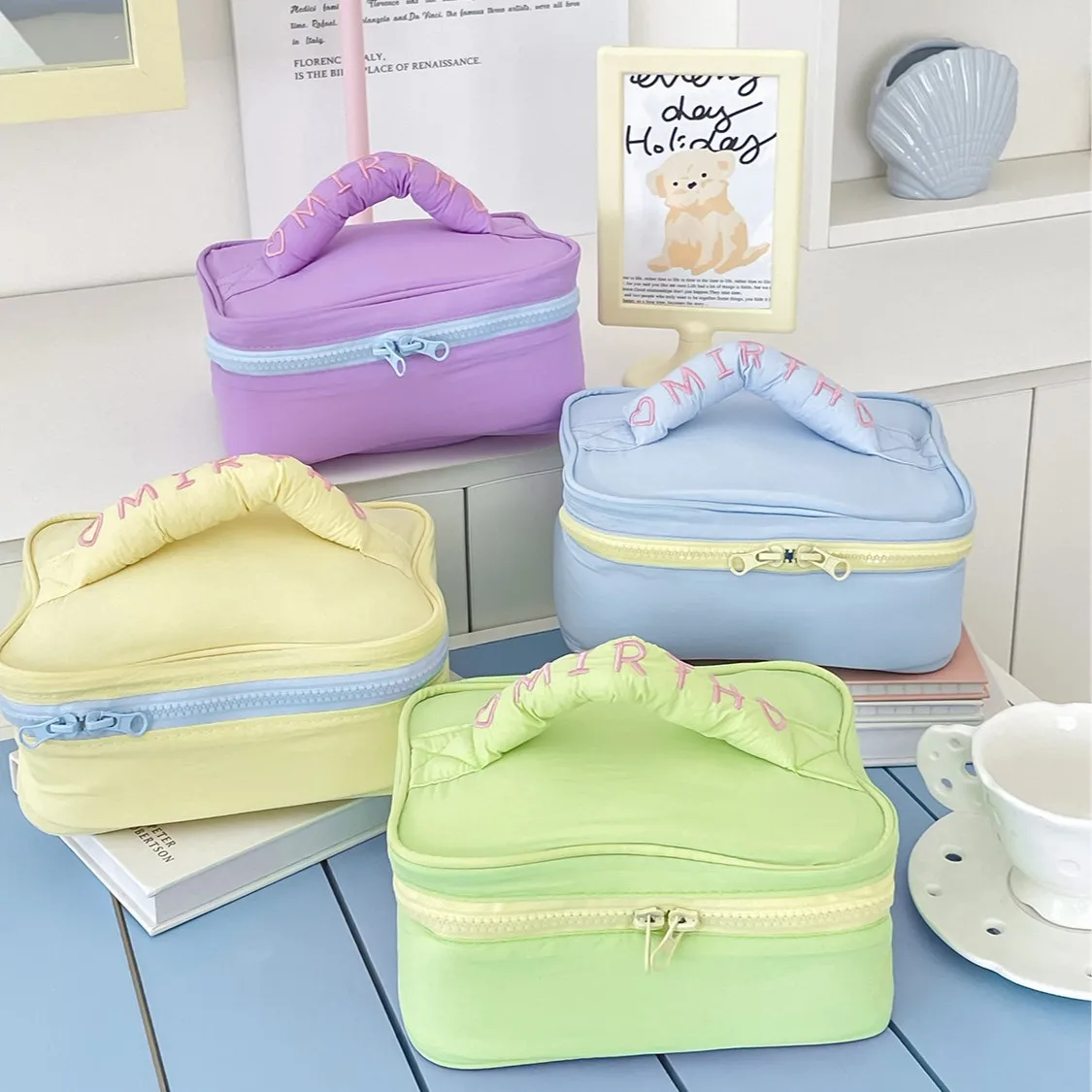 

Легкая нейлоновая косметичка однотонного цвета в стиле макарон, дорожная сумка большой вместимости для туалетных принадлежностей и хранения вещей.