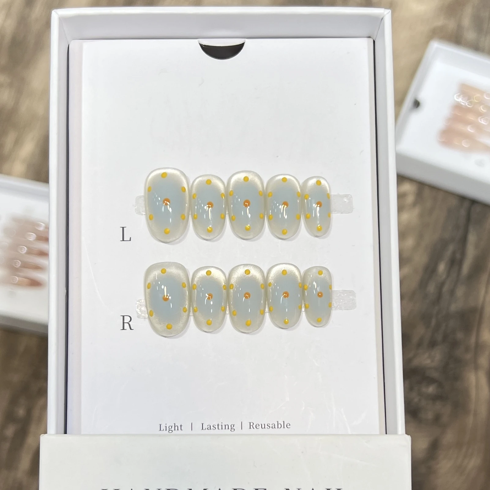 Press On Nails Cute Blue Polka Dot Cat Eye Glass Bead False Nails for Women Daily Wear Party Photo Styling Resin Tips