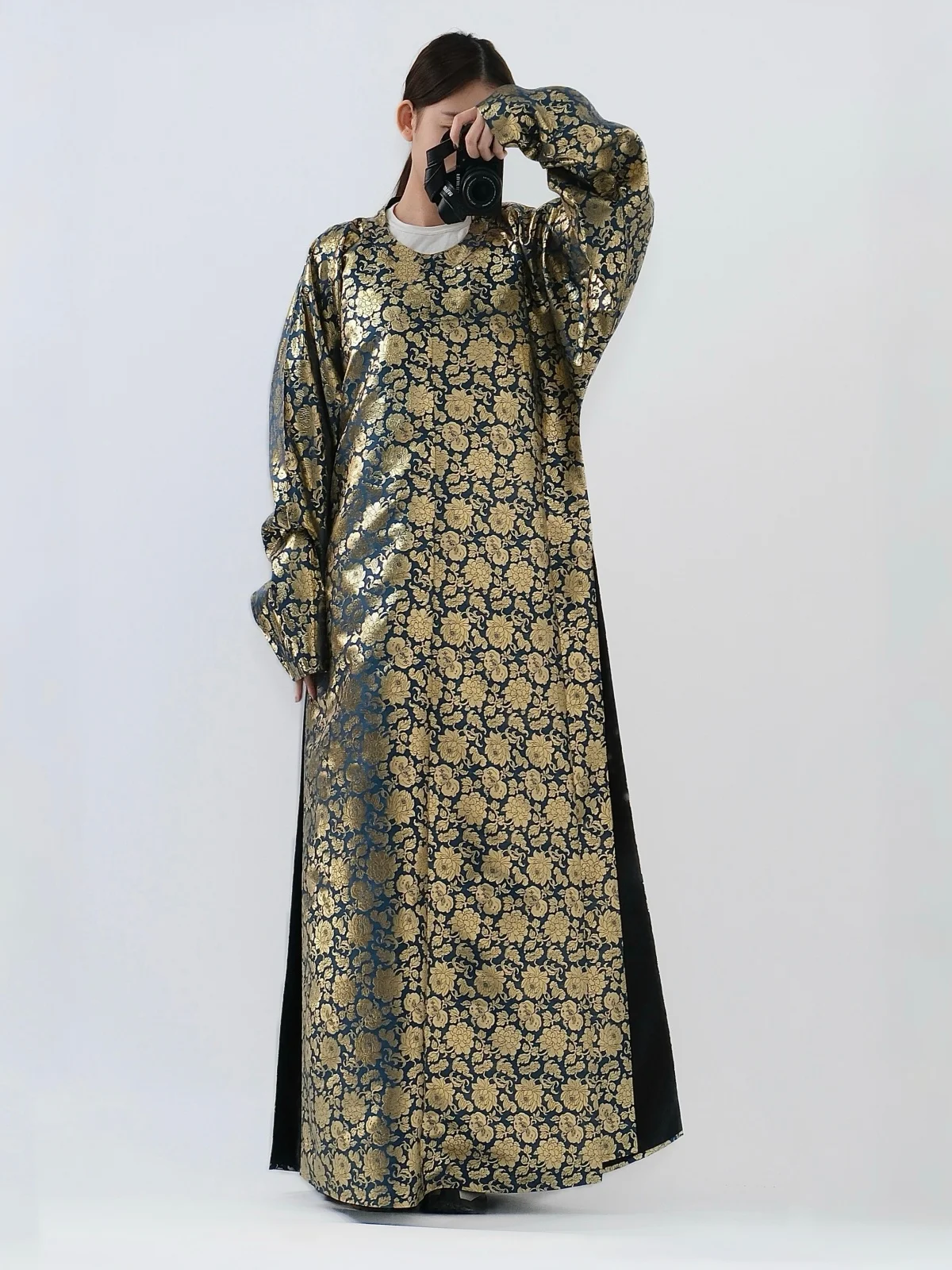 

Nanan Flavor Gold Plated Embroidered Silk Men's round Ne Svel Robe Straight Cut Long Sve Floral Patterned Commut...