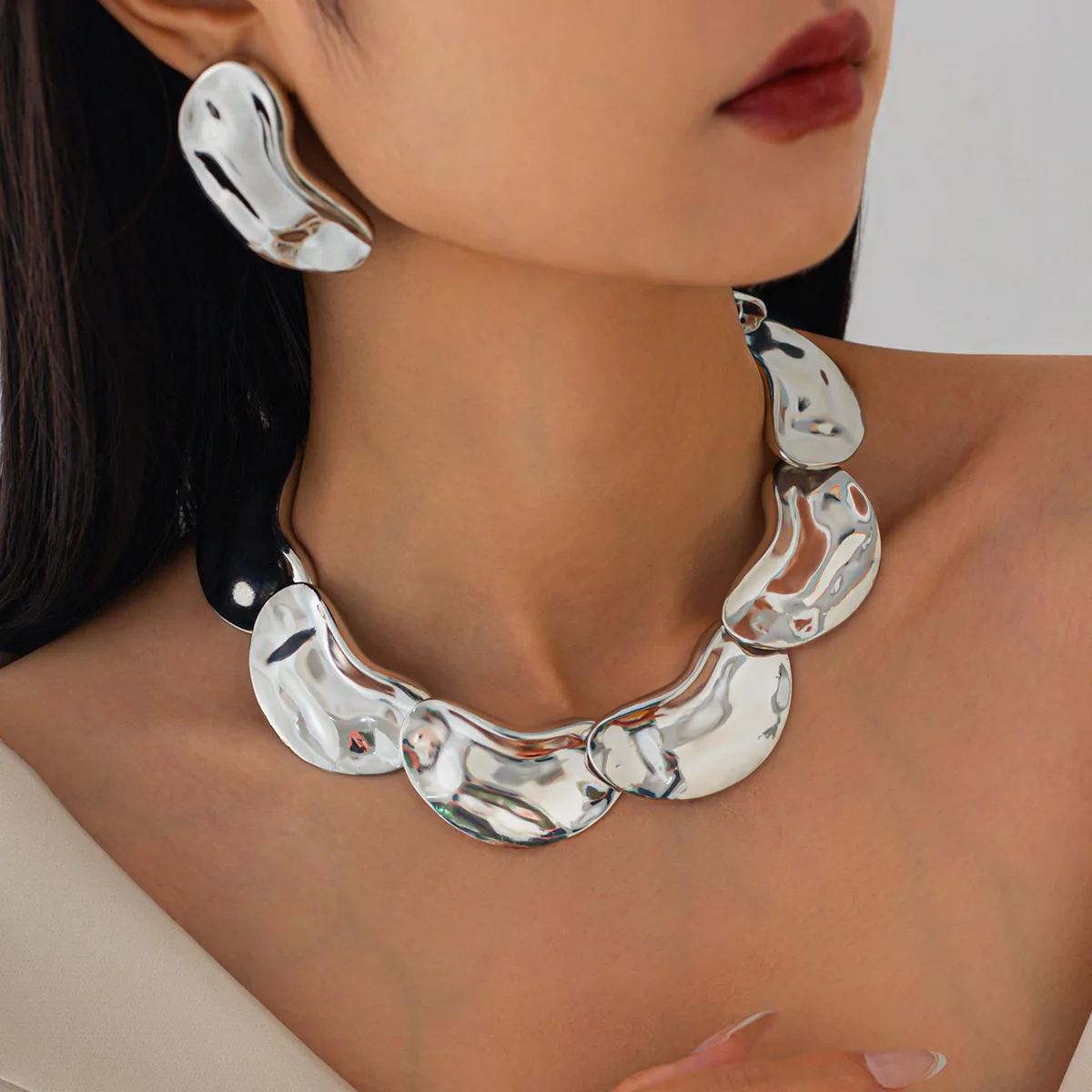 Choker Necklace Bold Pea Shape Spliced Unique Gold Plated Adjustable Chain Daily Wear Comfortable Jewelry for Women