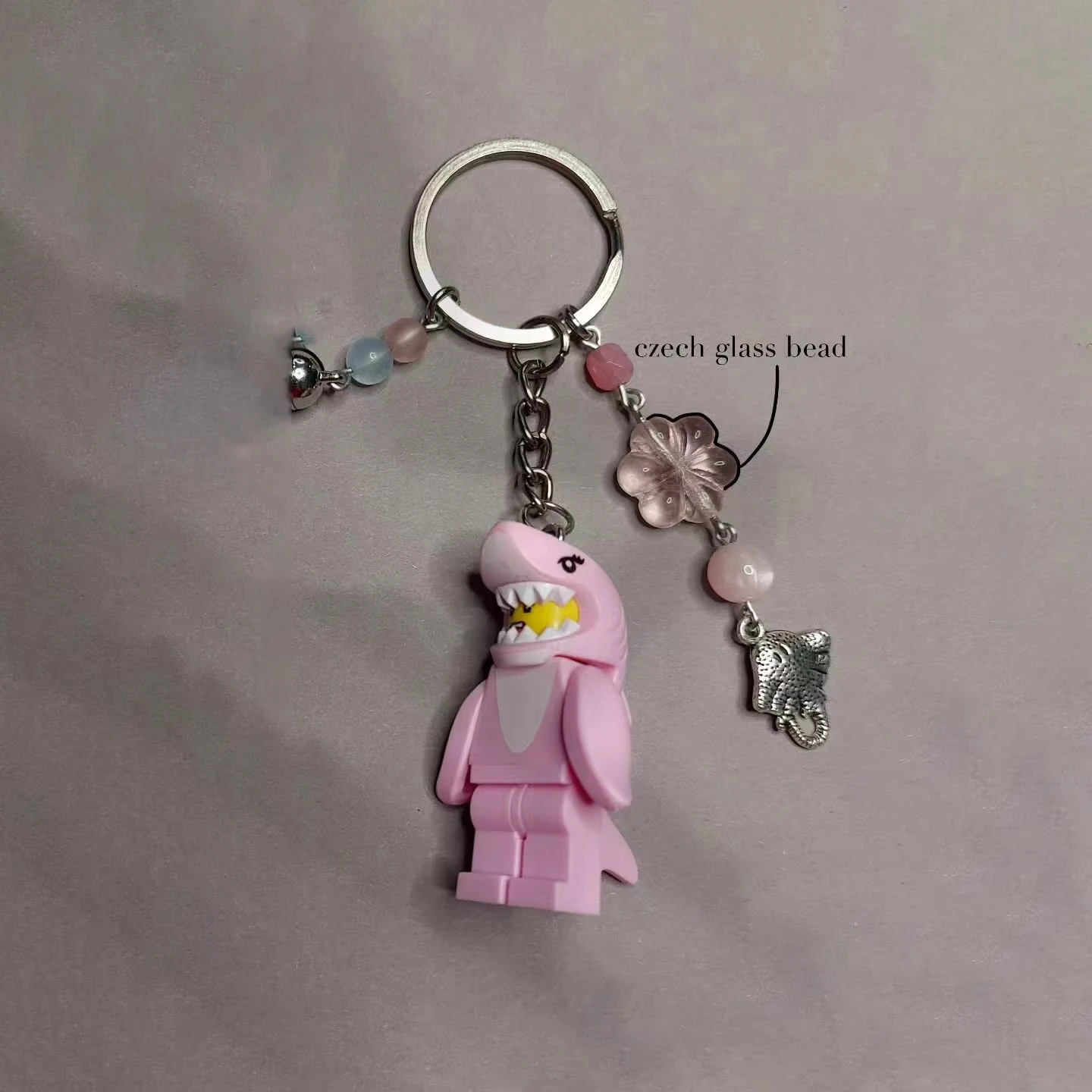 2 Stück/Set Kreative und Niedliche Baustein-Cartoon-Schlüsselanhänger, Kombiniert mit Blauen und Rosa Fledermaus-Einhörner-Geschenken – Detail 2