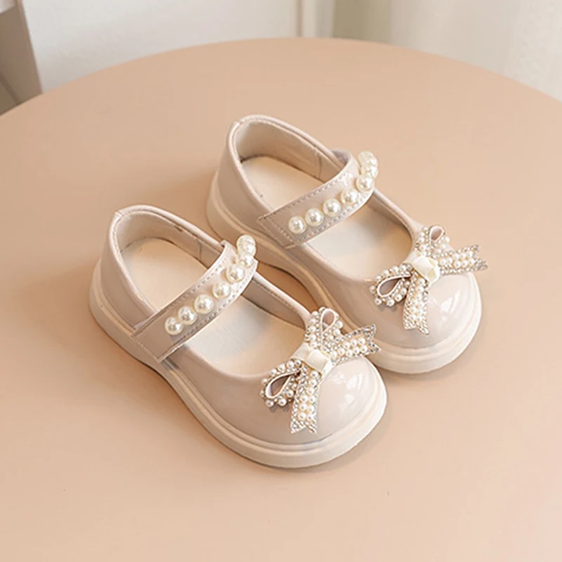 Children Girls Spring Autumn Korean Style Fashion Princess Leather Shoes Kids Retro Patent Leather Pearl Bow Design Beans Shoes