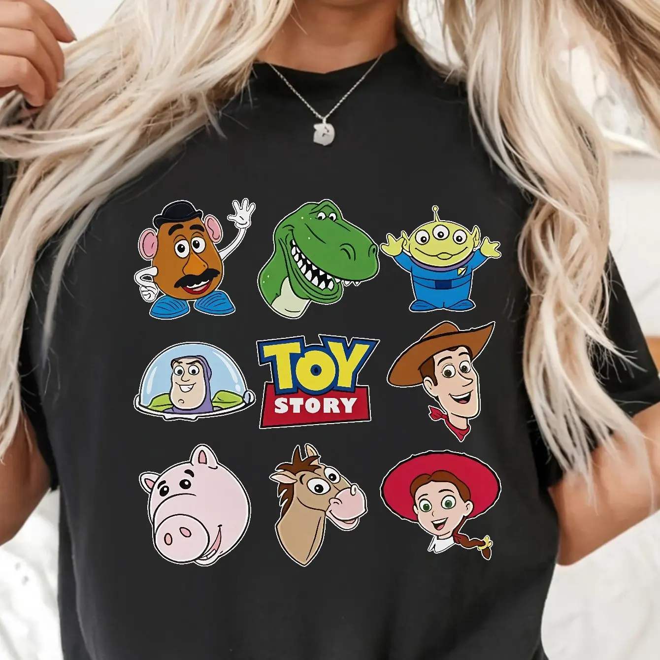 تي شيرت نسائي برسومات Toy Story - تي شيرت بأكمام قصيرة من القطن الخالص باللون الوردي الناعم مع Woody & Buzz Lightyear، Jessie & Bullseye #2