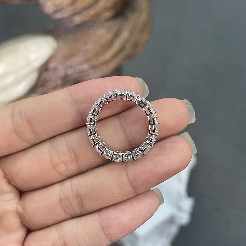 Premium 0,3 Karat oval geschliffener HPHT Laborgezüchteter Diamant Eternity-Band-Ring aus Platin 950, Vollbesatz, stapelbarer Hochzeitsring. – Detail 7