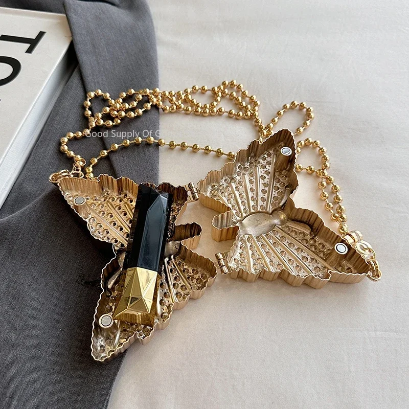 2025 موضة أحمر الشفاه حقيبة محفظة نسائية للعملات المعدنية للنساء فراشة شكل حقيبة كروسبودي صغيرة فاخرة مصمم الماس الذهب والفضة حقيبة صغيرة