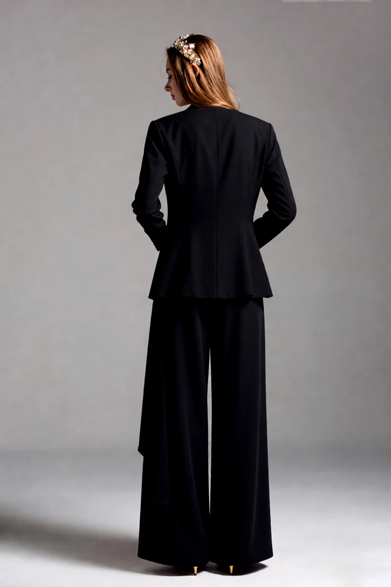 Conjunto de blazer plissado preto feminino com broche decorativo e calças de perna larga, terno elegante de duas peças para senhora do escritório