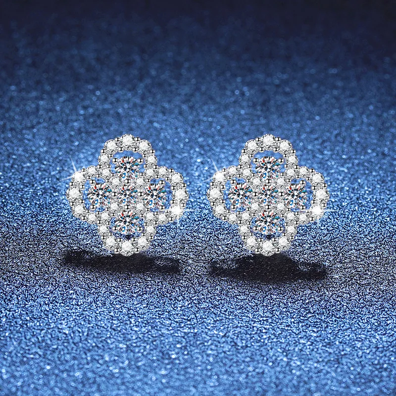 

Platinum PT950 18K Gold Four Leaf Clover Earrings with Full Diamonds, Fashionable and Luxurious Style, High-end Feel, Moissanite