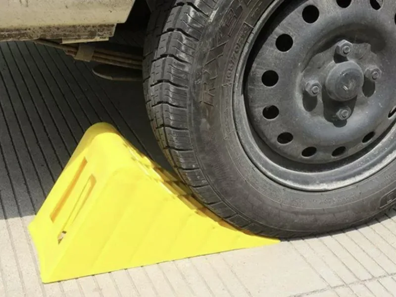Truck Tire Stop Block Anti-slip Parking Wedges Car Trailer Wheel Chock Wear-Resistant Vehicle Car Stopper Wheel Alignment Block view 3