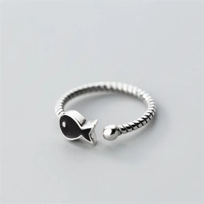 

New Creative Cute Animal Exquisite 925 Sterling Silver Fashion Jewelry Black Epoxy Fish Twist Opening Rings R277