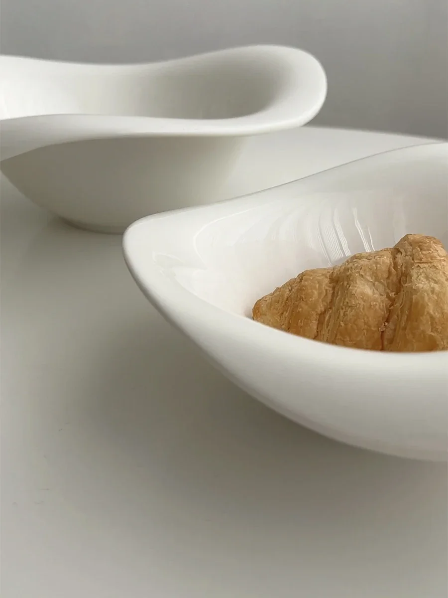 French minimalist style high-end ceramic petal bowl creative special-shaped fat-reducing salad bowl western food bowl plate