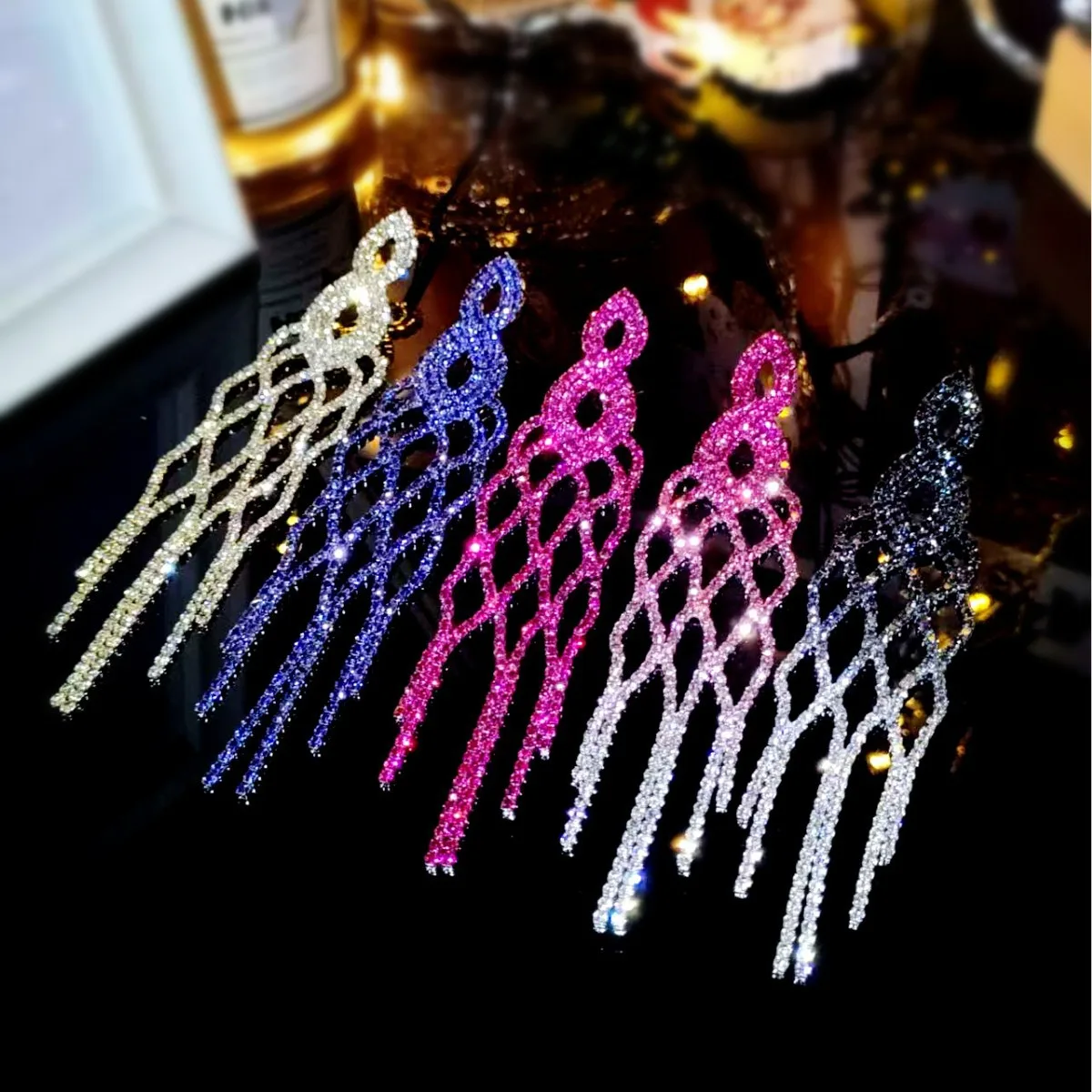 Town card oversized and super long, new personality exaggerated long fringed earrings for women, fashionable and shiny rhineston
