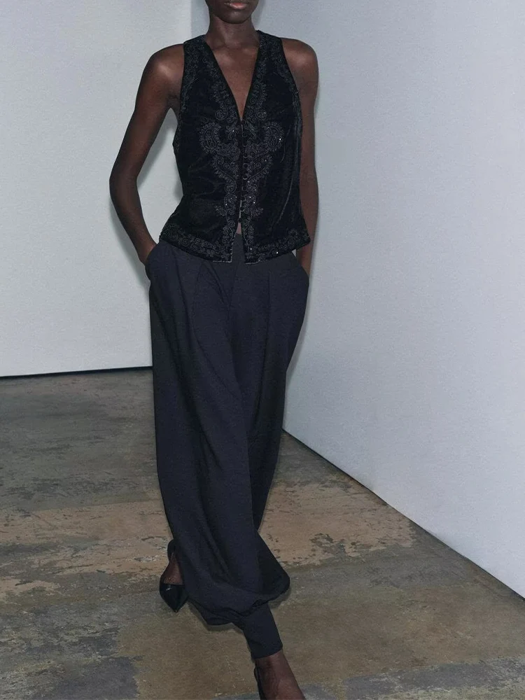 

European style new women's fashion versatile elegant simple V-neck single-breasted embroidered velvet vest