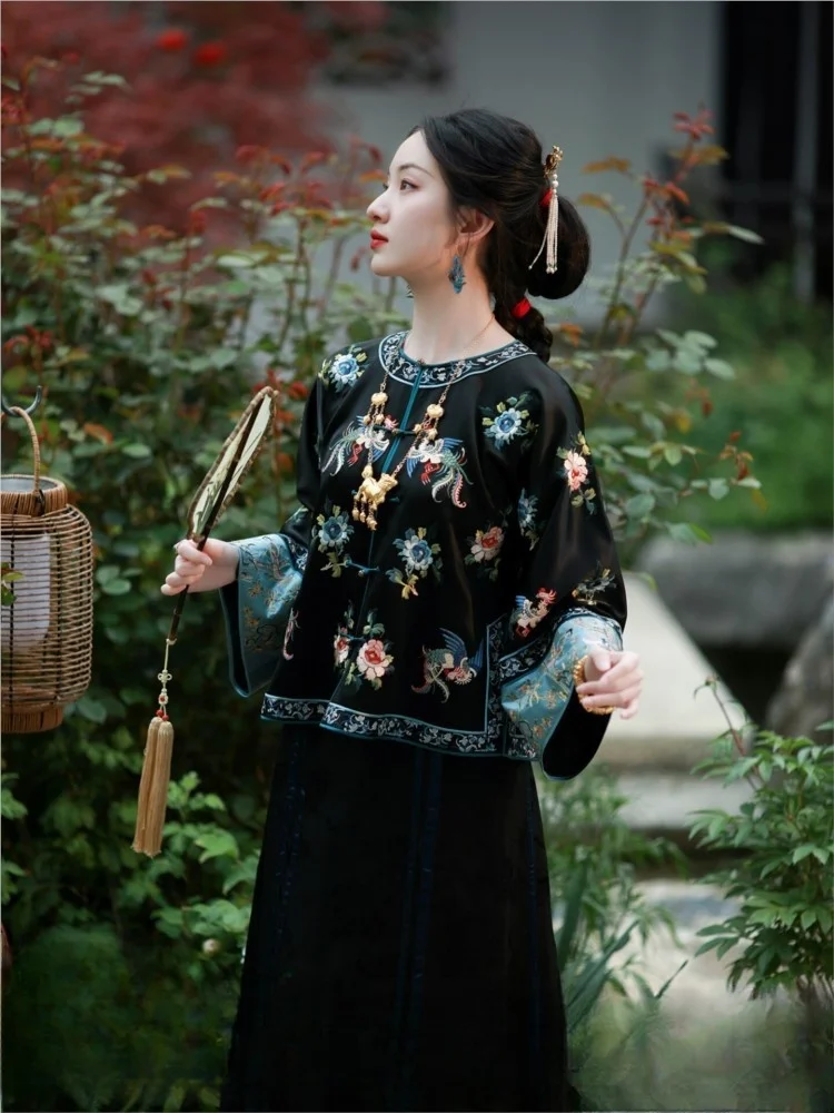 

Heavy industry embroidered sleeved Chinese-style front-opening short