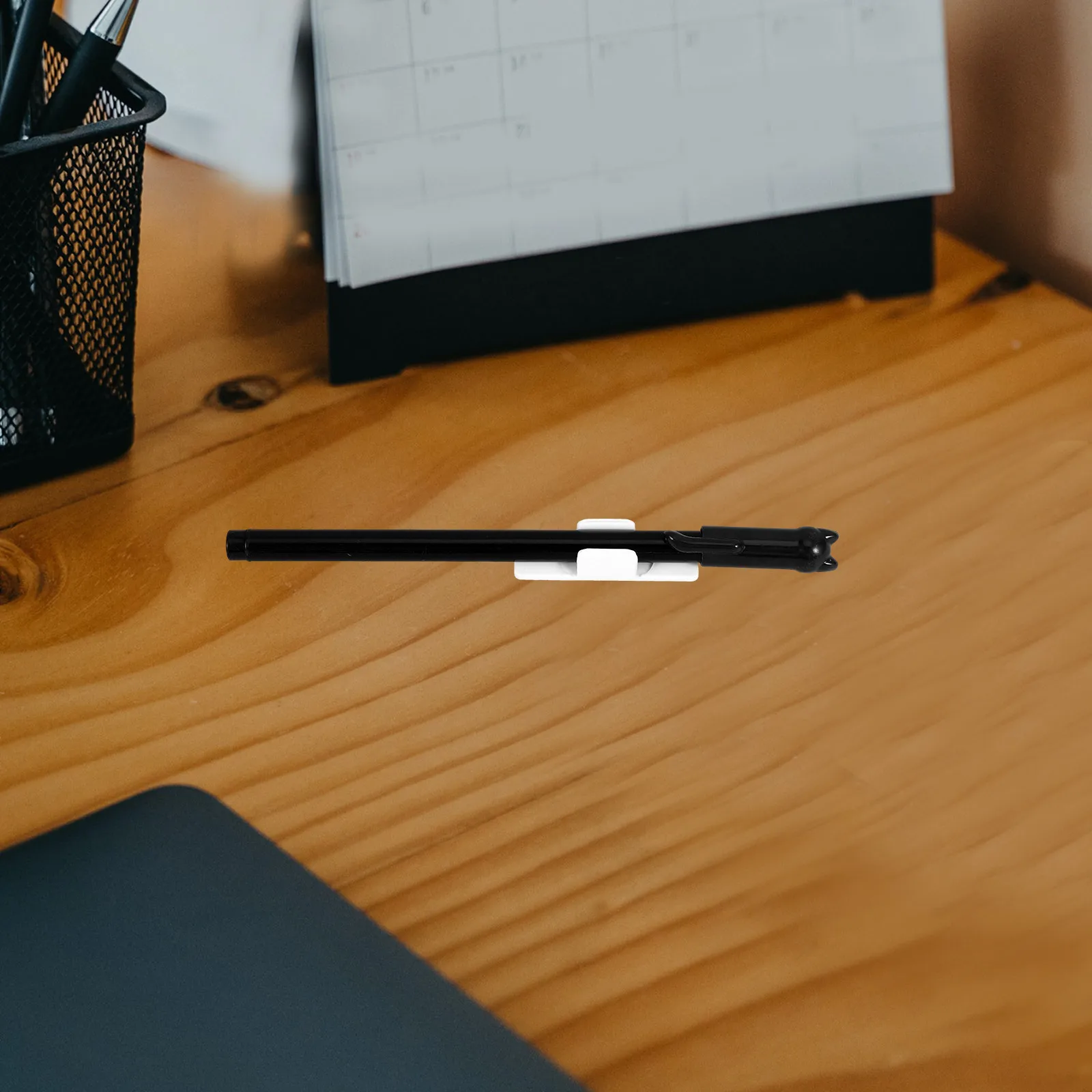 

20 шт., пластиковые зажимы для держателя ручек, самоклеящиеся зажимы для карандашей для школы, офиса, фиксация ручки для белой доски, пластиковый зажим для карандашей