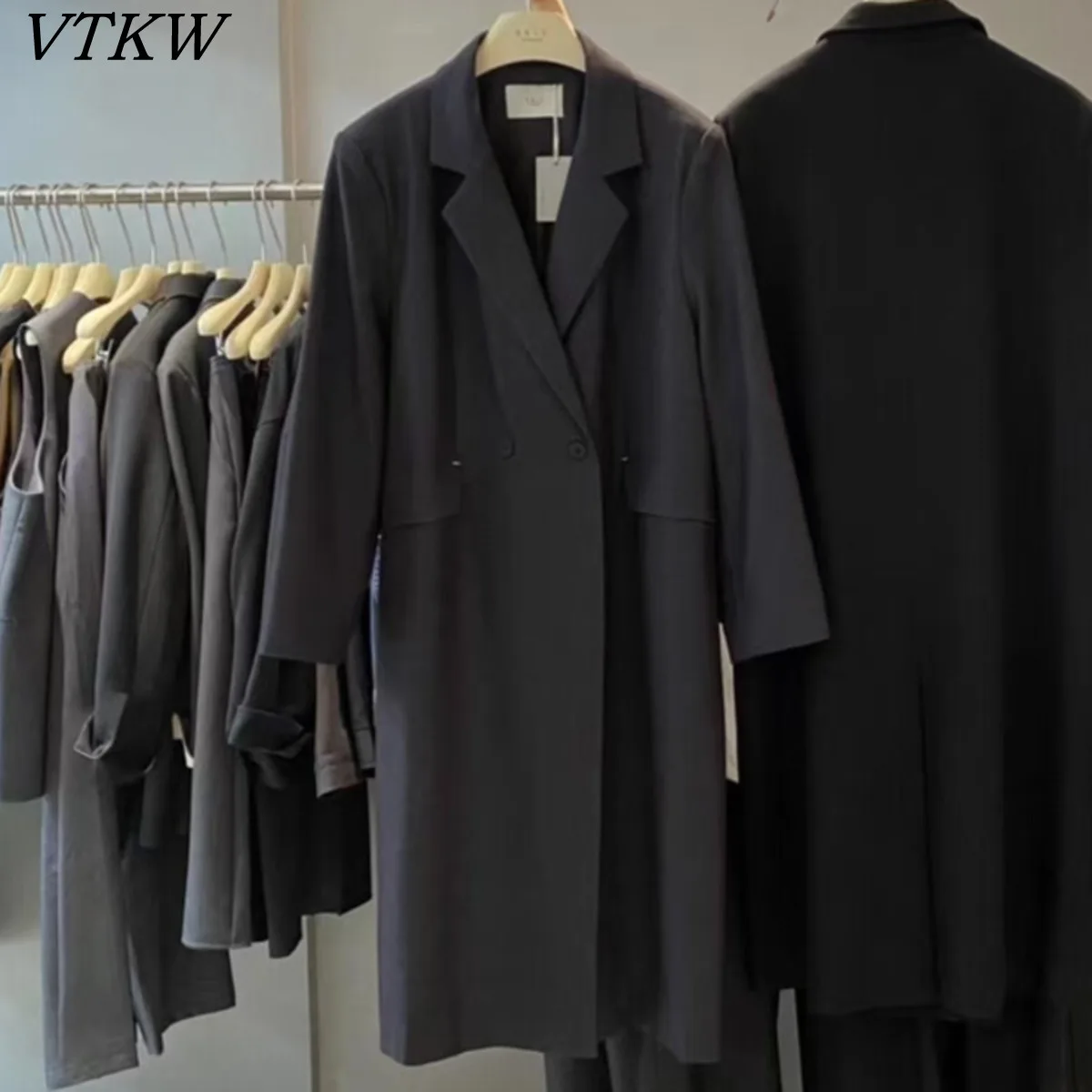 

VTKW женский длинный пиджак, пальто 2024, высококачественная универсальная весенняя новая двубортная свободная однотонная верхняя одежда с лацканами