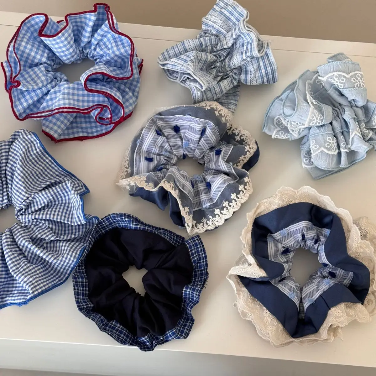 

Новейший набор резинок для волос в синюю клетку 2025 года — милые нишевые большие резинки для волос для хвоста, стильные аксессуары для волос для девочек