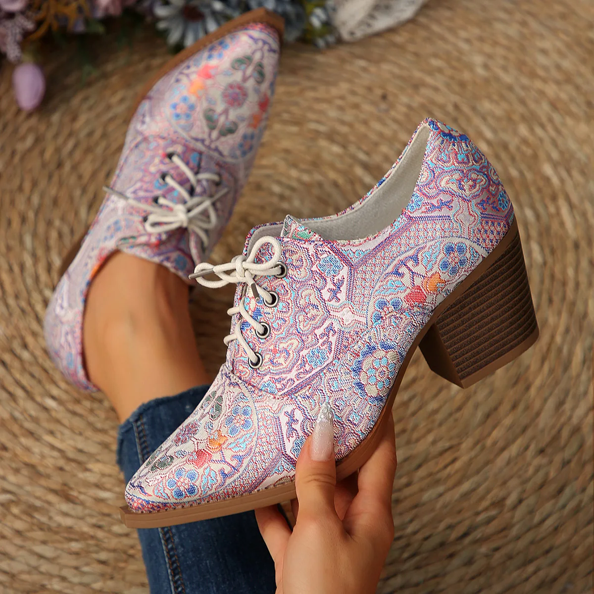 

Women's 2025 new high-heeled embroidered fashion ethnic style large-sized lace-up chunk-heeled single shoes