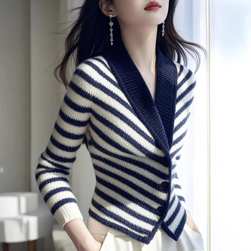 

Модный в этом году уникальный красивый синий полосатый свитер-кардиган для ношения под одеждой, осенне-зимний, уютный, высококачественный, вязаный.