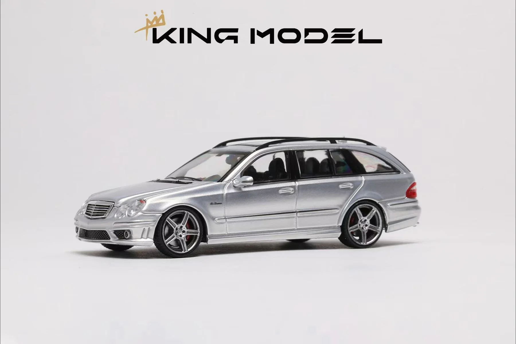 **Pre-order **Kingmodel 1:64 E63 Wagon W211 BlackWhite Diecast Model Car