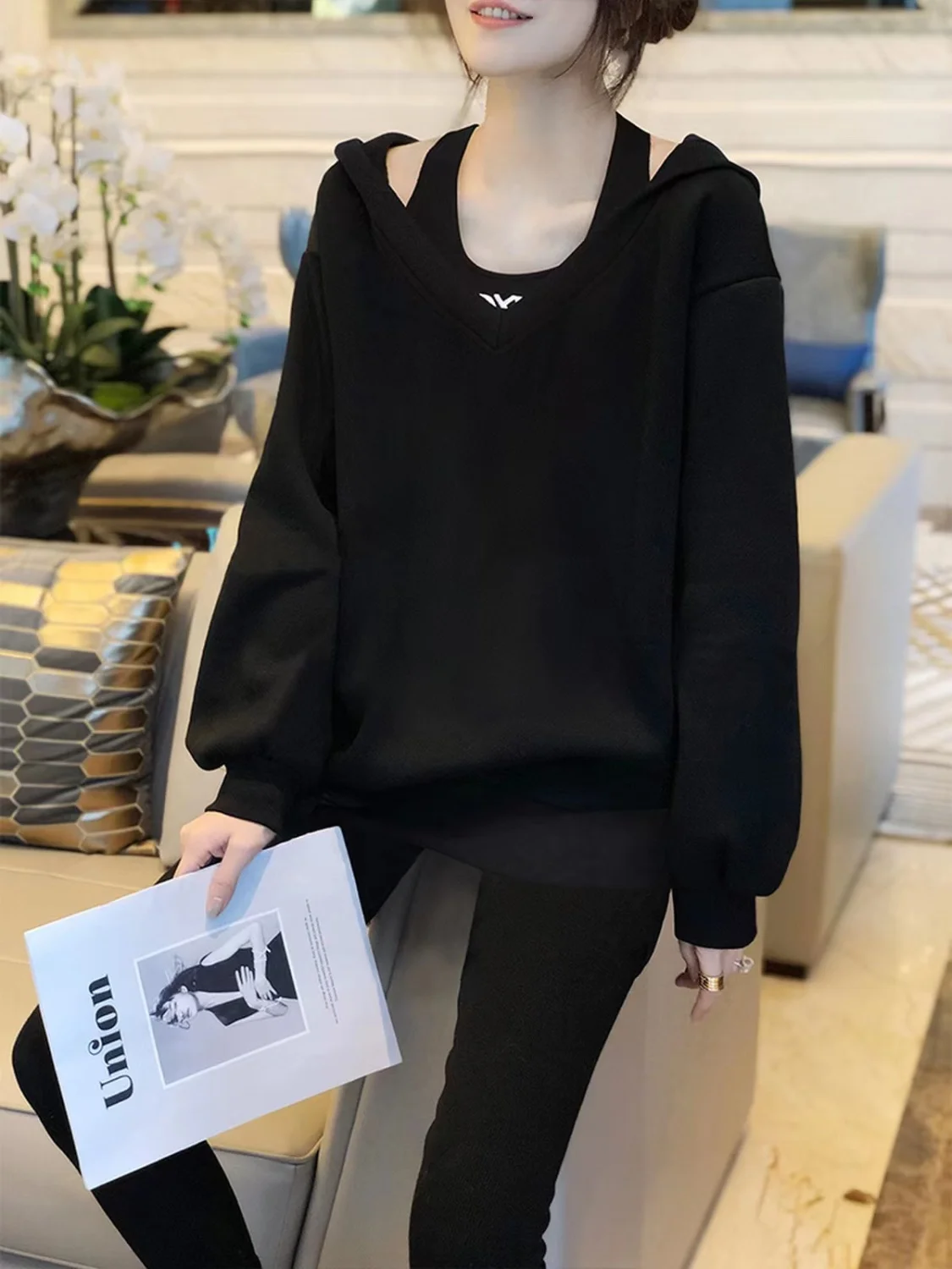 

Женский наряд ранней весны, новый европейский стиль, искусственный деконструктивный топ из двух частей с капюшоном и свободным дизайном, стильный и молодежный