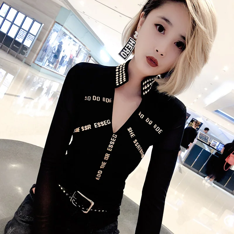 เสื้อยืดแฟชั่นคอตั้งทรงยาวสำหรับผู้หญิง รุ่นใหม่ปี 2024 สไตล์อเนกประสงค์ เรียบหรู ทันสมัย เหมาะกับฤดูใบไม้ร่วง