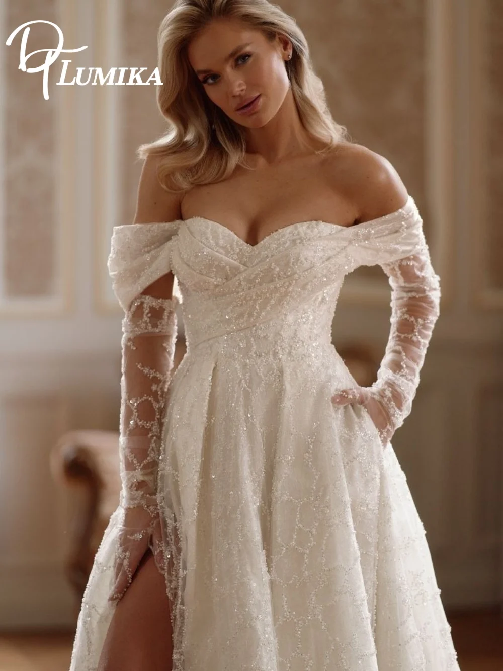 

Fashion Appliqued Wedding Dress Elegant Off-the-shoulder A-Line Bridal Gown Charming Tulle Floor-Length Wedding Gown