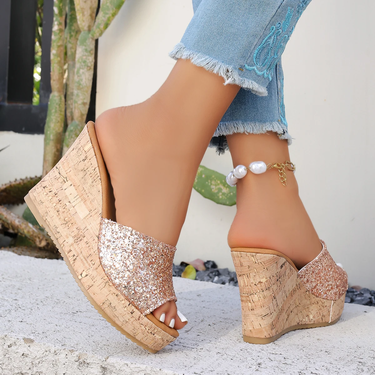 Nuevas sandalias de cuña con lentejuelas doradas color champán, zapatillas de corcho de suela gruesa para mujer, zapatillas con plataforma para vacaciones al aire libre con purpurina brillante