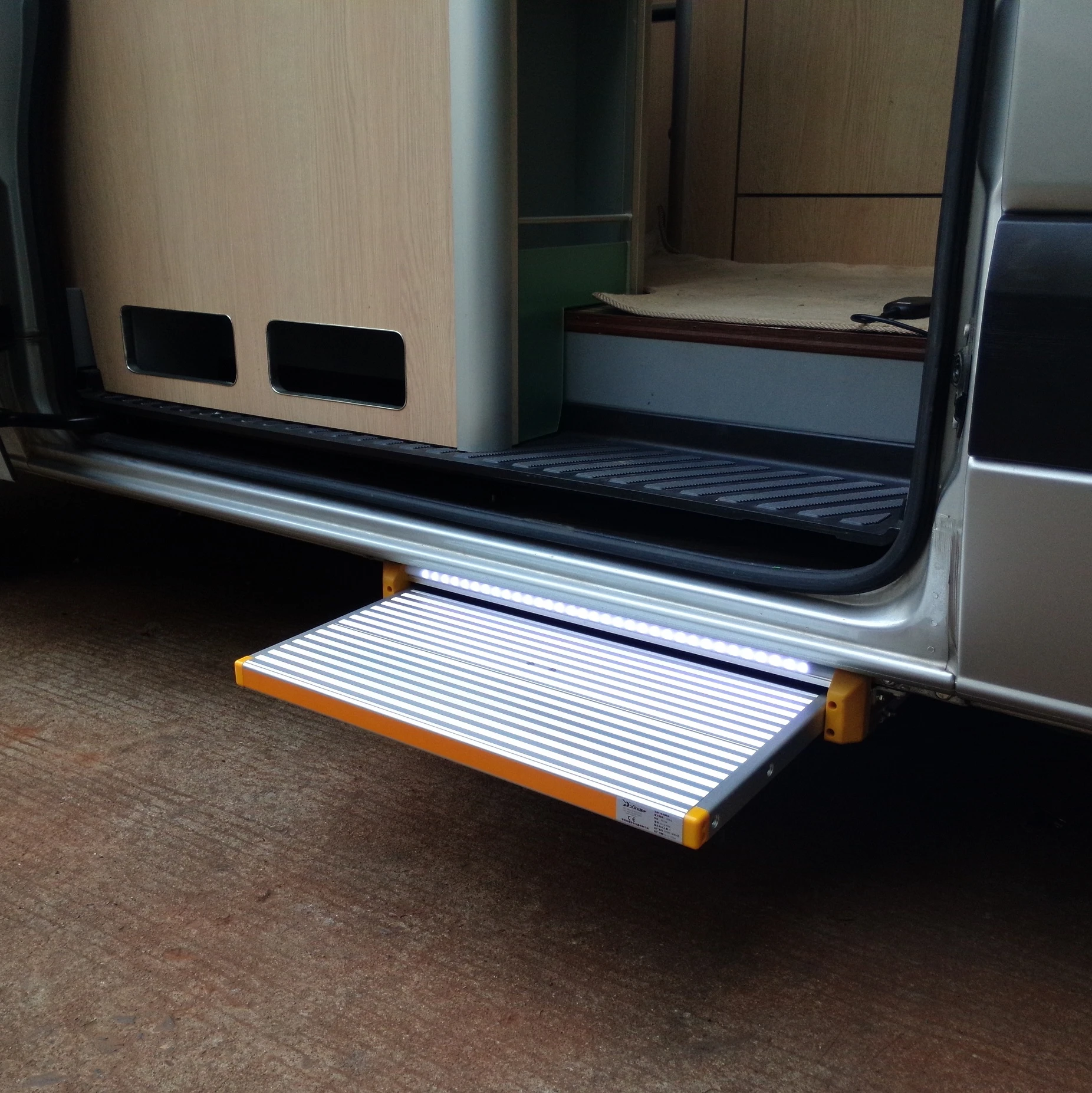 Electric RV Sliding Step, 250KG Load Capacity Single Step for Motorhome, Retractable Caravan Entrance Step, Camper Van Footrest