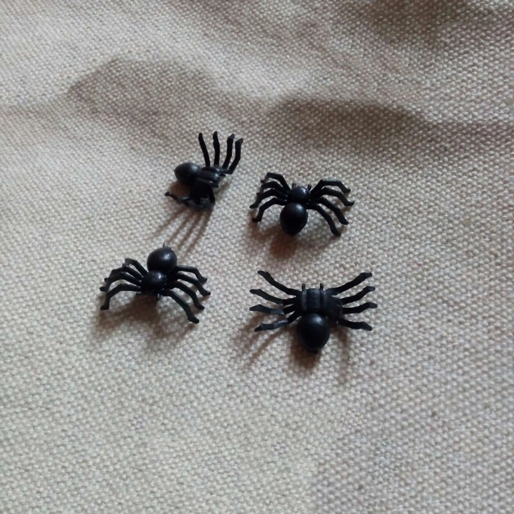 B49B-100X plástico preto aranha truque halloween casa assombrada prop decoração