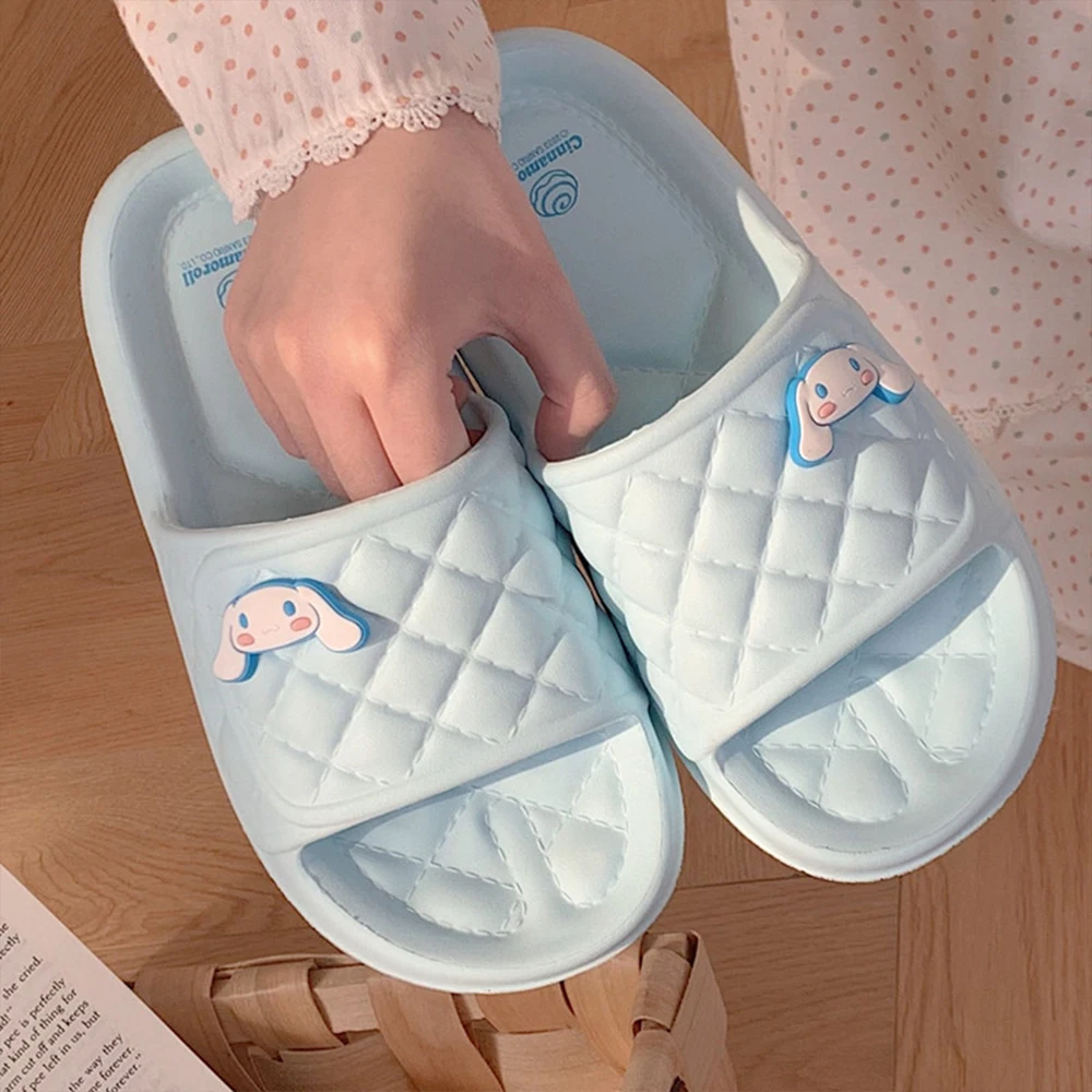 2025 Sanrio Hello Kitty Summer Women's Slippers Cartoon Anime Anti Slip Soft Bottom Leisure Indoor and Outdoor Beach Slippers view 2