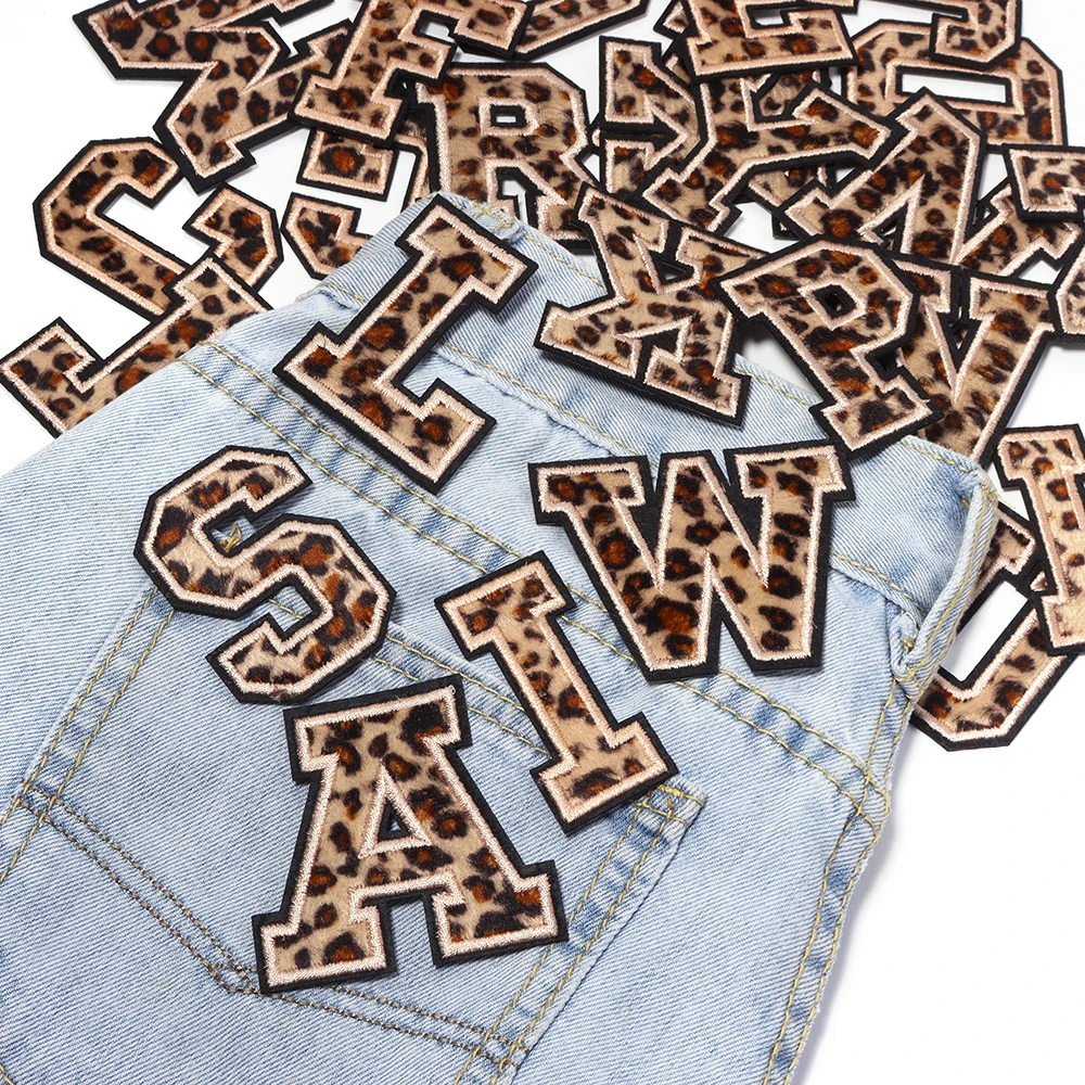 3/26 Stück A-Z Englische Alphabetbuchstaben Abzeichen Patches Leopardenmuster Applikation Stickerei Aufbügelbare Aufkleber für DIY Kleidung Hut Dekoration – Detail 4