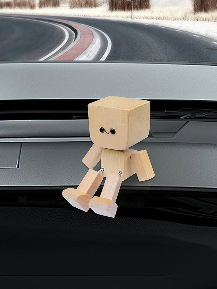 شخصية خشبية صغيرة ساحرة، شكل خشبي يهز القدمين، زخرفة دمية خشبية متأرجحة للمكتب والديكورات الداخلية للسيارة #4